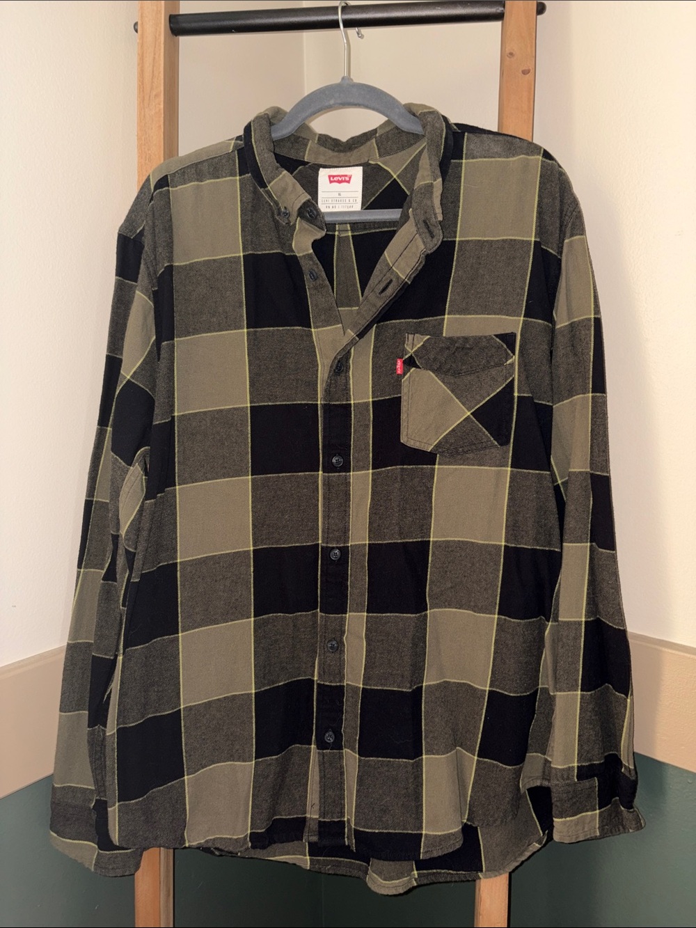 Levis Flannel Shirt Mens Size XL Green Black Plaid Long Sleeve Button Down